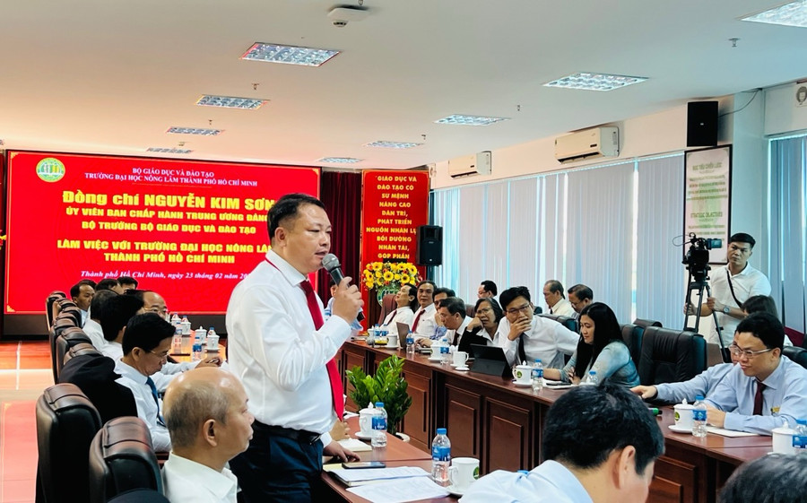 Th.S Nguyễn Văn Minh - Trưởng phòng Kế hoạch Tài chính của Trường ĐH Nông Lâm TPHCM trong một buổi làm việc với Bộ trưởng Bộ GD&ĐT. Th.S Nguyễn Văn Minh - Trưởng phòng Kế hoạch Tài chính của Trường ĐH Nông Lâm TPHCM trong một buổi làm việc với Bộ trưởng Bộ GD&ĐT.