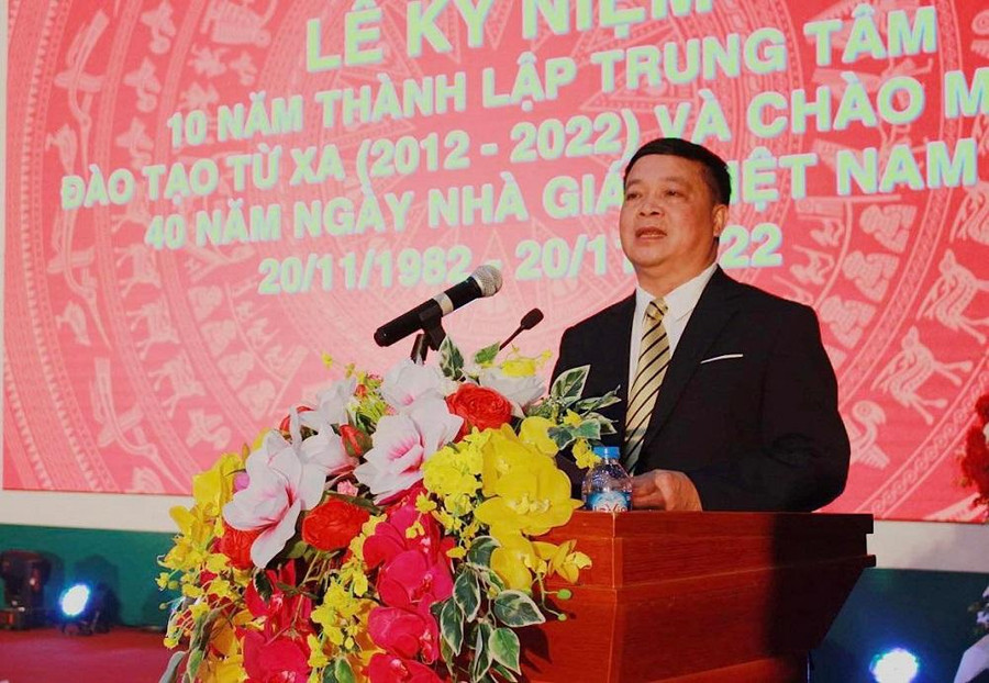 PGS.TS Nguyễn Hữu Công, Phó Giám đốc Đại học Thái Nguyên, Giám đốc Trung tâm đào tạo từ xa Đại học Thái Nguyên. PGS.TS Nguyễn Hữu Công, Phó Giám đốc Đại học Thái Nguyên, Giám đốc Trung tâm đào tạo từ xa Đại học Thái Nguyên.