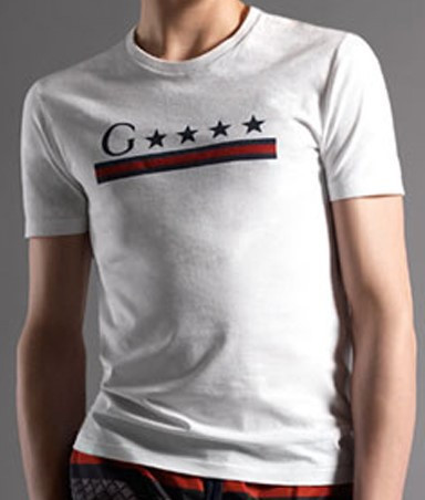 Những chiếc áo phông người dân bình thường không bao giờ dám mặc ảnh 2 Chiếc áo mang thương hiệu Gucci của Ý có giá 2.000 USD (khoảng 45 triệu đồng)