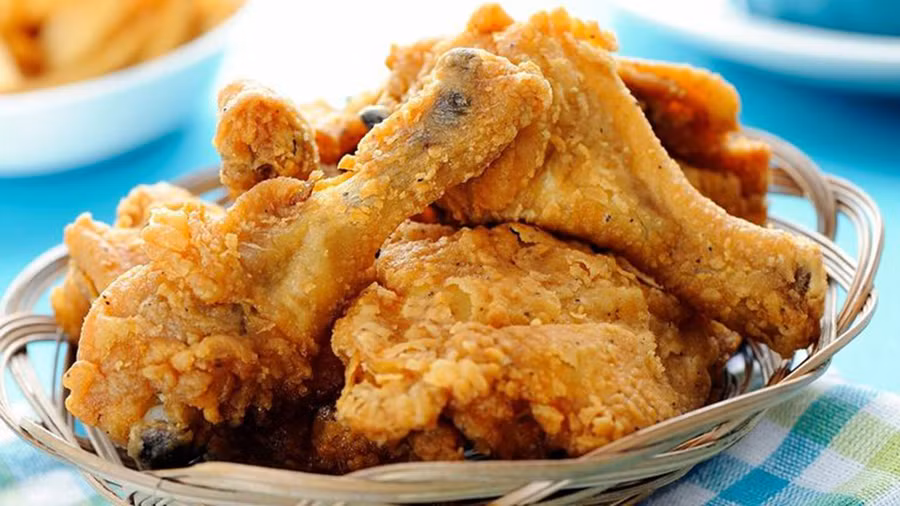 Chất béo gây cản trở khả năng sản xuất hormone của tuyến giáp. (Ảnh: ITN)