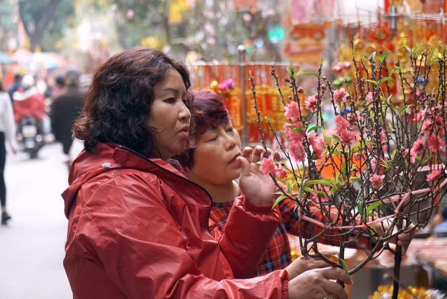 Hương vị Tết xưa ở chợ hoa nổi tiếng Hà Thành ảnh 11