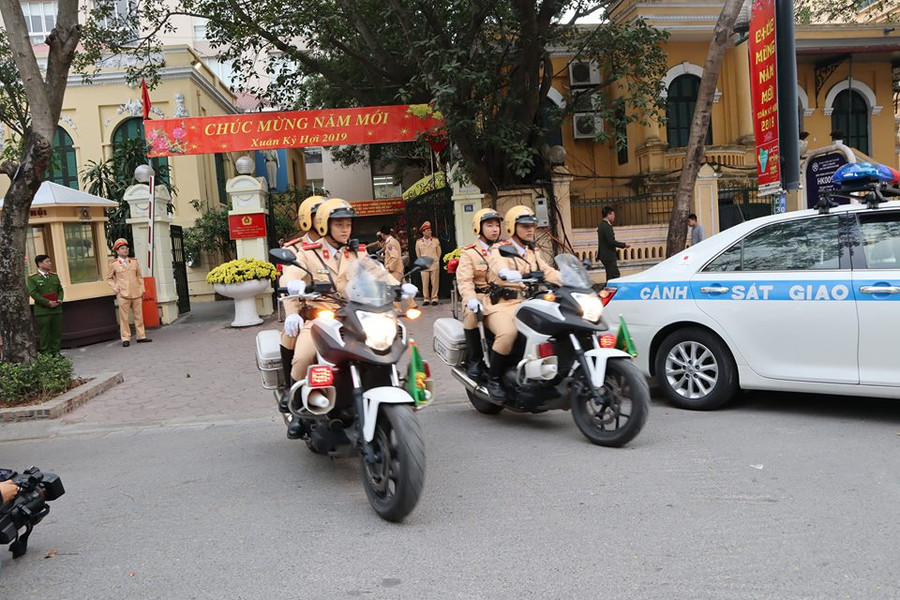 Lực lượng CSGT ra quân đảm bảo TTATGT đầu năm.