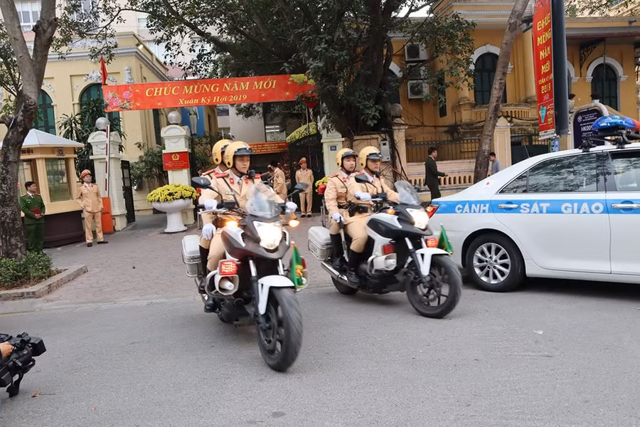 Lực lượng CSGT ra quân đảm bảo TTATGT đầu năm.