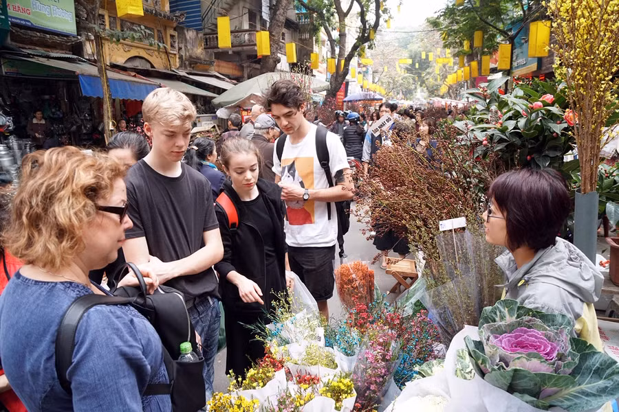 Hương vị Tết xưa ở chợ hoa nổi tiếng Hà Thành ảnh 13