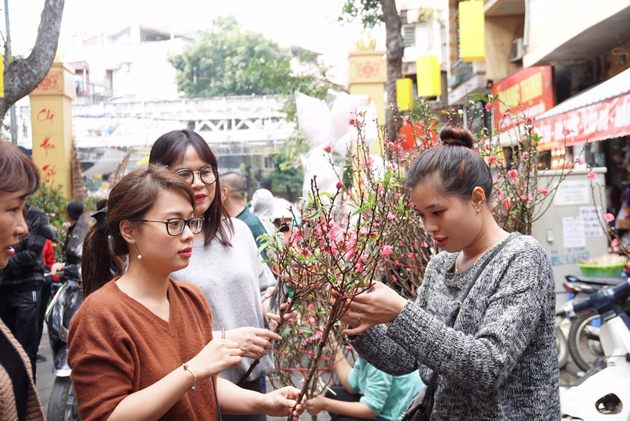Hương vị Tết xưa ở chợ hoa nổi tiếng Hà Thành ảnh 9 Hương vị Tết xưa ở chợ hoa nổi tiếng Hà Thành ảnh 9