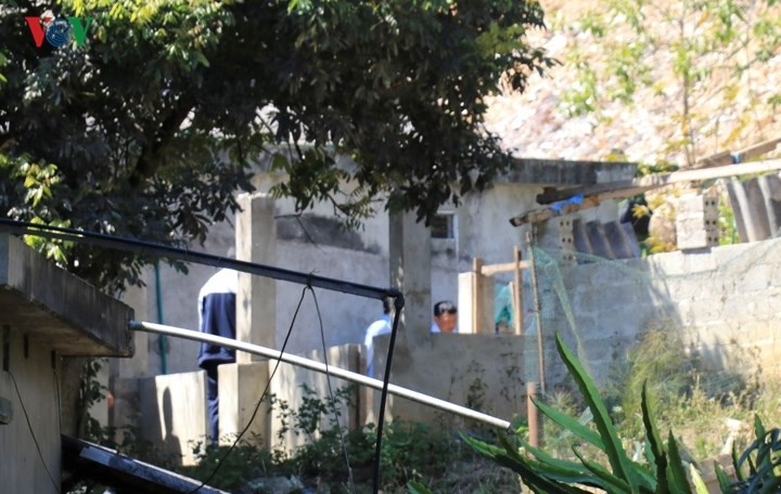 Ngôi nhà phát hiện thi thể nạn nhân. Ảnh vov. Ngôi nhà phát hiện thi thể nạn nhân. Ảnh vov.