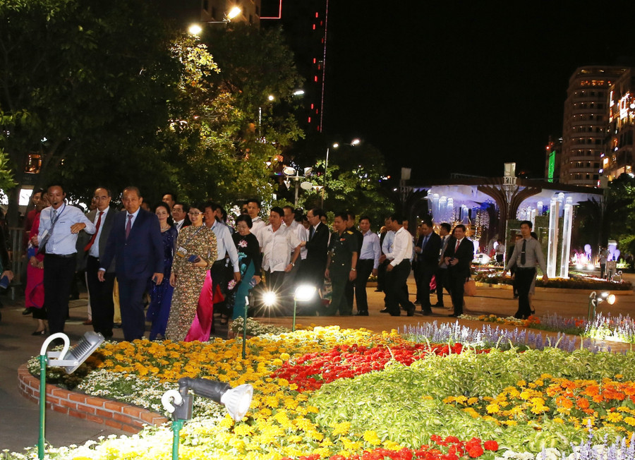 Khai mạc đường hoa Nguyễn Huệ 2019: “Thành phố Hồ Chí Minh - Khát vọng vươn xa” ảnh 5 Khai mạc đường hoa Nguyễn Huệ 2019: “Thành phố Hồ Chí Minh - Khát vọng vươn xa” ảnh 5
