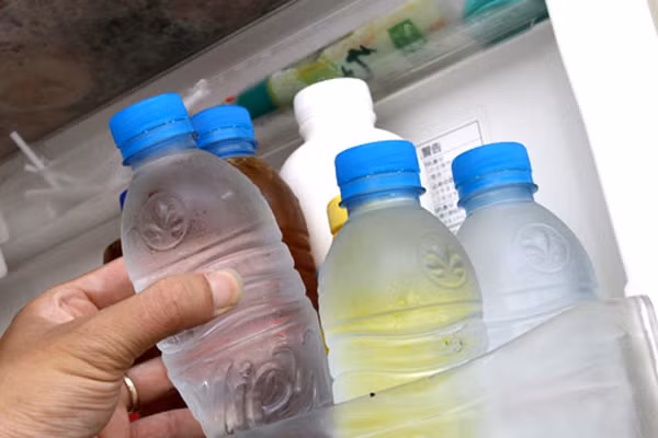 Khi để nhựa ở nhiệt độ thấp sẽ tiết ra độc tố dioxin. Đây là chất cực độc gây ra các chứng ung thư.