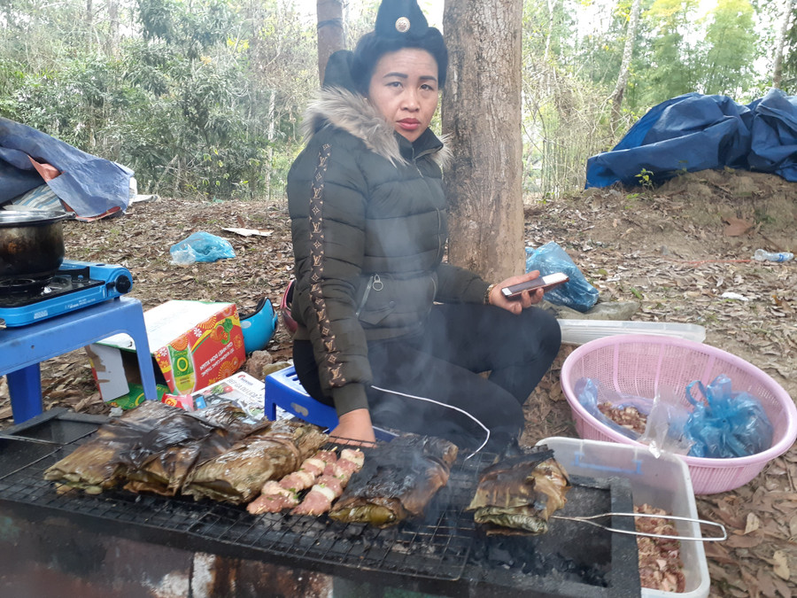 Thịt nướng và thịt xiên nướng là một trong những đặc sản đối với đồng bào vùng cao với nhiều gia vị đặc trưng