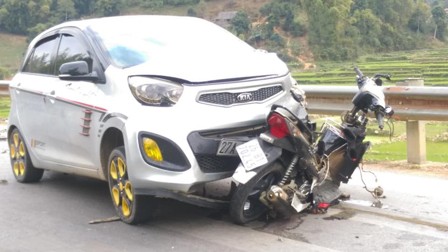 Trường hợp lái xe buồn ngủ gây tai nạn tại Quốc lộ 6 Trường hợp lái xe buồn ngủ gây tai nạn tại Quốc lộ 6