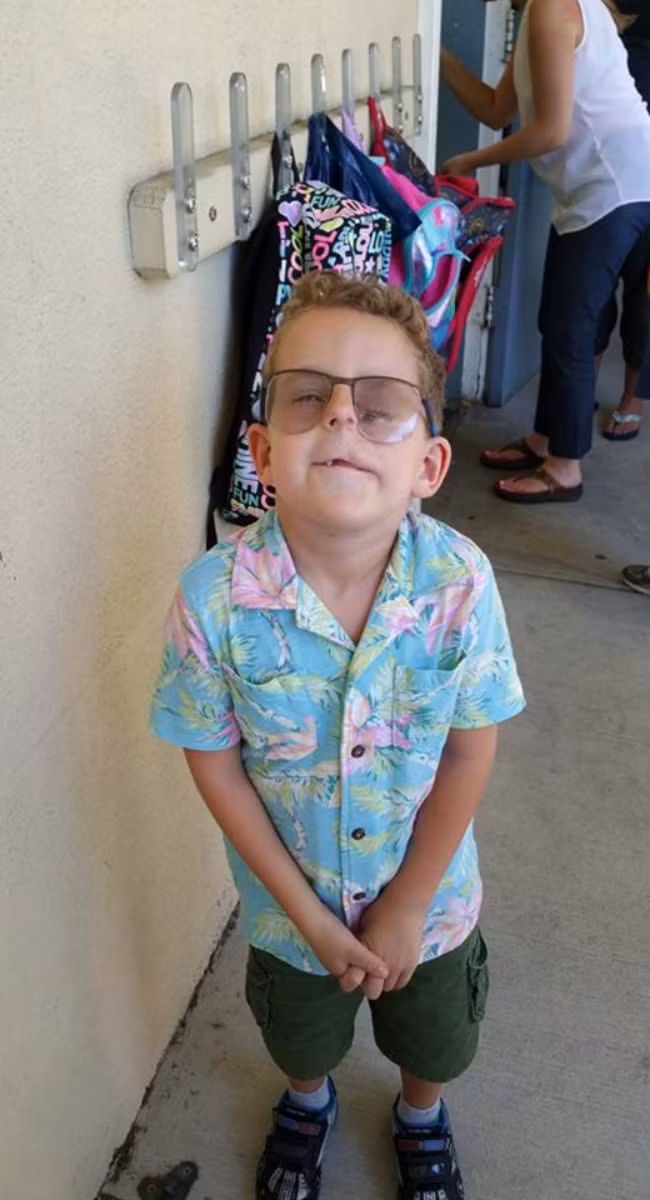  Cậu bé 5 tuổi nhưng có một nghị lực phi thường và trái tim nhân hậu. 