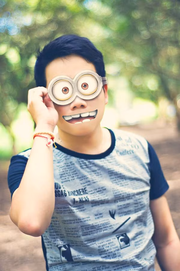 Chồng rủ rê vợ con cosplay 