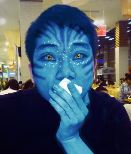 Chồng rủ rê vợ con cosplay 