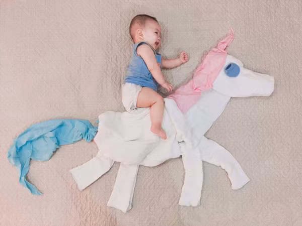 Chồng rủ rê vợ con cosplay 