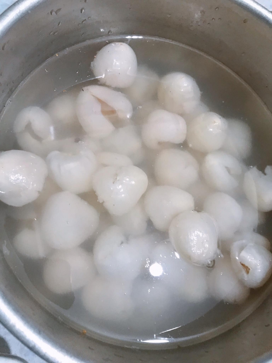 Cách làm vải ngâm đường ngọt thanh pha cùng trà giải khát mùa hè ảnh 3