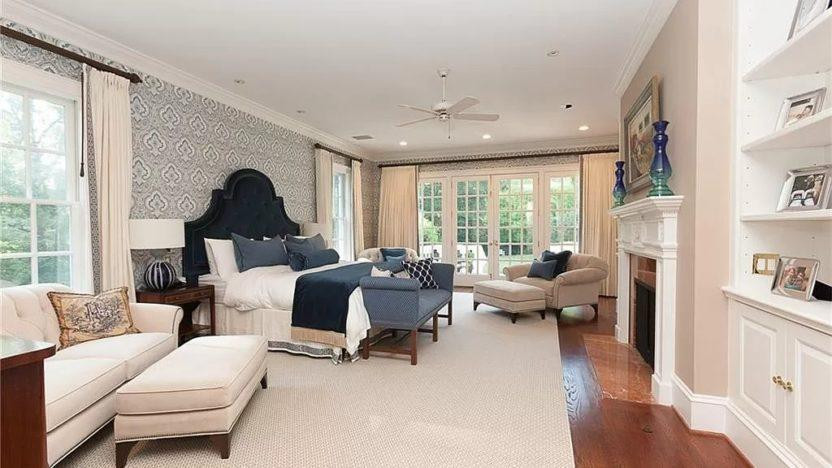 Không gian bên trong phòng ngủ của căn biệt thự bị đột nhập Không gian bên trong phòng ngủ của căn biệt thự bị đột nhập