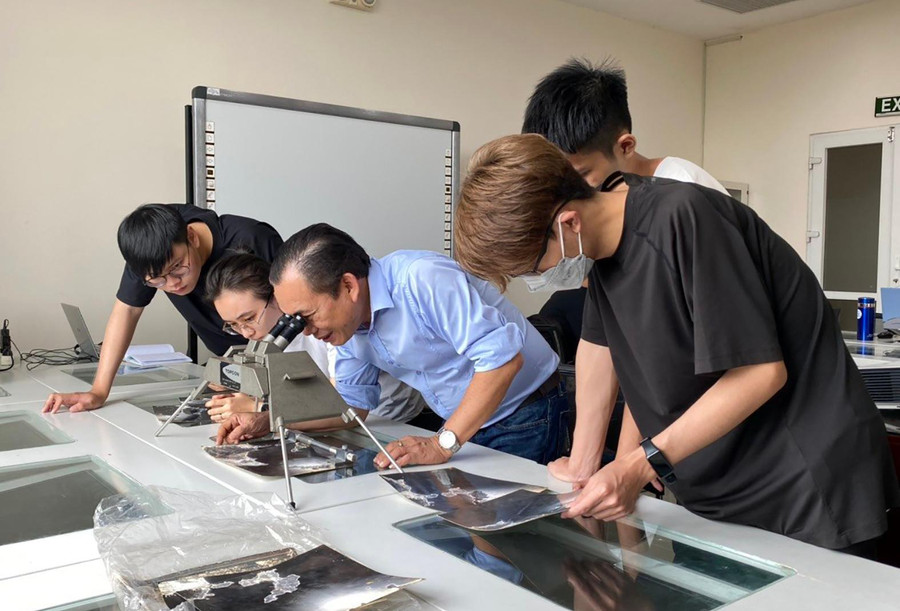 Sinh viên ngành Địa lý học, Trường ĐH KHXH&NV, ĐHQG-HCM sử dụng phòng thực hành GIS Sinh viên ngành Địa lý học, Trường ĐH KHXH&NV, ĐHQG-HCM sử dụng phòng thực hành GIS