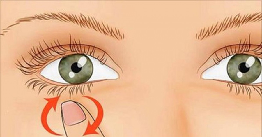 Hai mắt dính nhau là vận đen đang tới