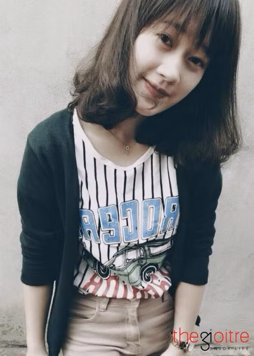 Ngoài thời gian dành cho việc học và hoạt động, cô gái Lạng Sơn này còn khiến bạn bè nể phục bởi việc là bà chủ của một cửa hàng bánh mỳ nướng đặc sản Lạng Sơn đông khách ngay gần Đại học Quốc gia Hà Nội. Ngoài thời gian dành cho việc học và hoạt động, cô gái Lạng Sơn này còn khiến bạn bè nể phục bởi việc là bà chủ của một cửa hàng bánh mỳ nướng đặc sản Lạng Sơn đông khách ngay gần Đại học Quốc gia Hà Nội.