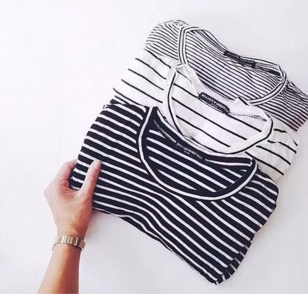 8 kiểu áo mùa hè mỏng, mát giúp các nàng diện đẹp trong mọi hoàn