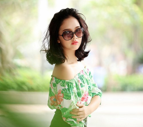 Hoa khôi Hà thành hờ hững vai trần trên phố Hà Nội ảnh 4 Hoa khôi Hà thành hờ hững vai trần trên phố Hà Nội ảnh 4
