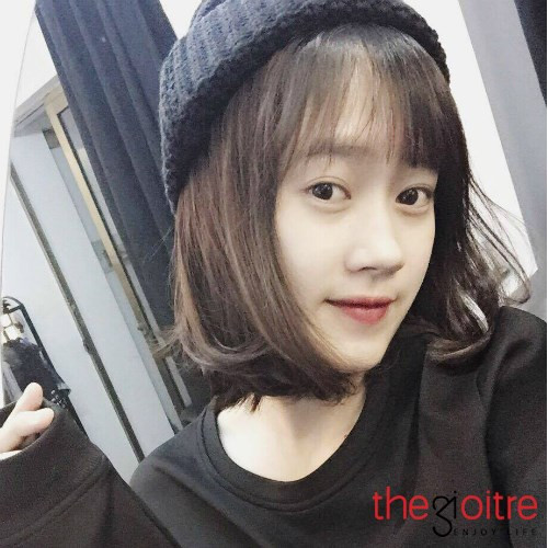 Sầm Kim Nhi (biệt danh: Kim Jin)cô nàng sinh năm 1994 ở Lạng Sơn. Kim Jin hiện đang là sinh viên năm 3 Khoa Luật Đại học Quốc gia Hà Nội. Ở trường, lớp Sầm Kim Nhi là cái tên khá nổi bởi việc năng nổ trong học tập, tích cực tham gia vào nhiều hoạt động tập thể, đặc biệt là các môn thể thao như: bóng bàn, đá cầu, bơi.