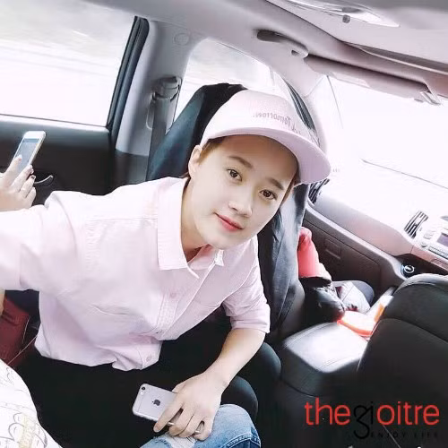 Gần đây, trang Facebook của cô nàng xinh đẹp Kim Jin được khá nhiều người quan tâm chú ý bởi sự "lột xác" như một hot boy Hàn Quốc. Gần đây, trang Facebook của cô nàng xinh đẹp Kim Jin được khá nhiều người quan tâm chú ý bởi sự "lột xác" như một hot boy Hàn Quốc.