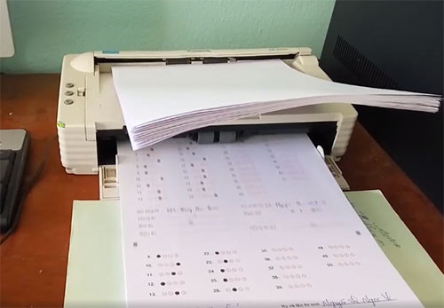 Phiếu trả lời trắc nghiệm của thí sinh phải được quét, lưu vào đĩa CD để gửi về Bộ trước ngày 3/7. ( Ảnh: VnExpress) Phiếu trả lời trắc nghiệm của thí sinh phải được quét, lưu vào đĩa CD để gửi về Bộ trước ngày 3/7. ( Ảnh: VnExpress)