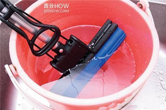 2-cach-chon-choi-lau-nha-phu-hop-ngoisao.vn-w550-h367 6 Chổi lau nhà nào dưới đây tốt nhất, đổi ngay chổi lau nhà đang dùng, loại chổi lau nhà nên dùng
