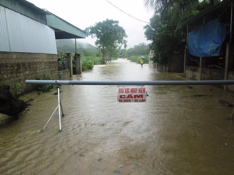 Những đoạn nguy hiểm đều có biển cảnh báo cho người dân (ảnh Lương Thoại)