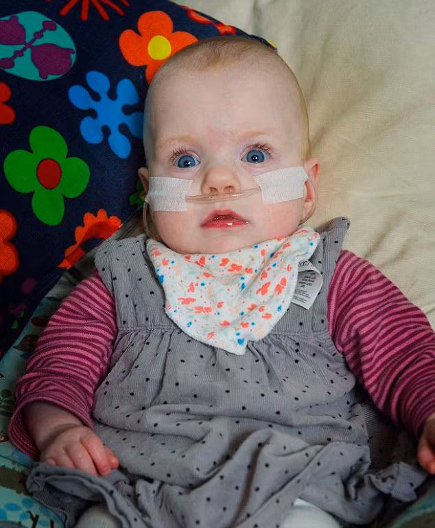 Sinh ra chỉ bé xíu bằng bàn tay, cặp song sinh sống sót thần kỳ - Ảnh 5.