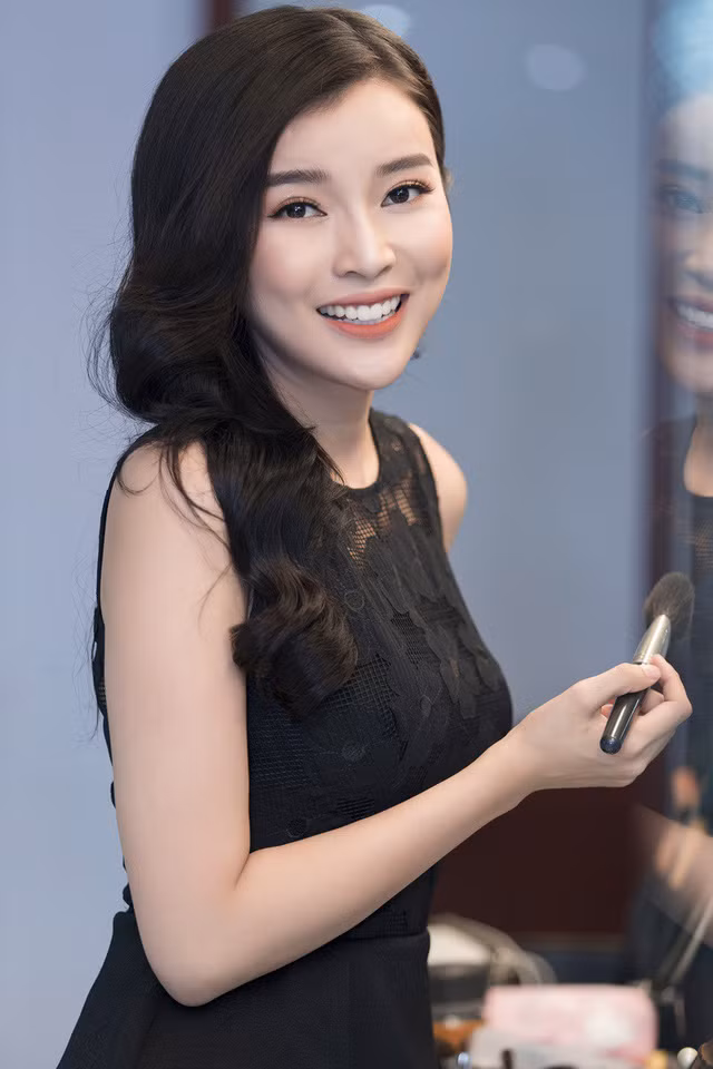 “Bản thân Hà khi yêu luôn xác định nghiêm túc và muốn chuyện lâu dài, Hà không muốn mất thời gian cho những cuộc tình không có kết quả. Hà không ngại nếu người ấy từng một lần đổ vỡ, Hà chỉ sợ họ không có hoạch định tương lai rõ ràng.