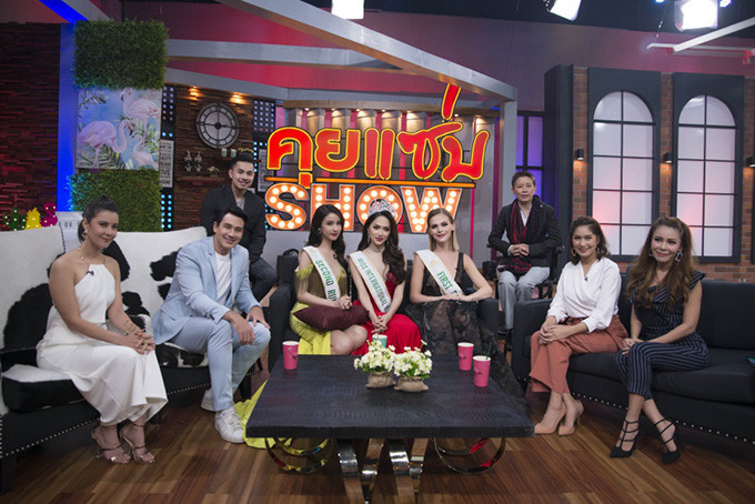 Sau 3 ngày kết thúc cuộc thi, Hương Giang và hai Á hậu người Australia, Thái Lan rất bận rộn. Họ liên tục đi gặp gỡ báo chí, ghi hình phỏng vấn... Sau 3 ngày kết thúc cuộc thi, Hương Giang và hai Á hậu người Australia, Thái Lan rất bận rộn. Họ liên tục đi gặp gỡ báo chí, ghi hình phỏng vấn...