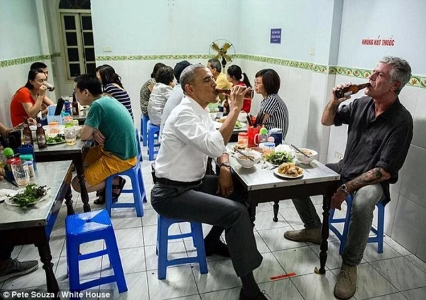 Chủ quán bún chả Hương Liên: ‘Cho bàn ghế ông Obama ngồi vào lồng kính là làm theo ý tưởng của khách’