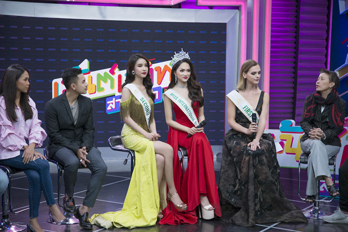 Tại buổi giao lưu, Hương Giang đã có những chia sẻ về hành trình tham gia cuộc thi và cảm xúc khi đăng quang. Cô cũng nói về những kế hoạch sắp tới trên cương vị tân Hoa hậu. Hương Giang giao tiếp hoàn toàn bằng tiếng Anh. Tại buổi giao lưu, Hương Giang đã có những chia sẻ về hành trình tham gia cuộc thi và cảm xúc khi đăng quang. Cô cũng nói về những kế hoạch sắp tới trên cương vị tân Hoa hậu. Hương Giang giao tiếp hoàn toàn bằng tiếng Anh.