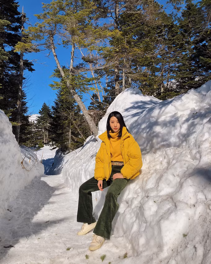 Diện gam vàng mustard bắt mắt như Quỳnh Anh Shyn