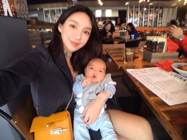 Cuộc sống của bà mẹ một con thực sự viên mãn khi vừa thành đạt lại có gia đình hạnh phúc.