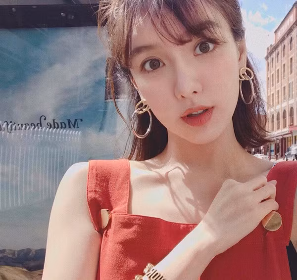 Trông cô ngọt ngào và quyến rũ vô cùng.&nbsp;