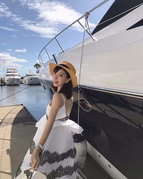 Không chỉ nổi tiếng ở Weibo, trên instagram, Di Vy Tịnh cũng thu hút gần 1 triệu lượt theo dõi