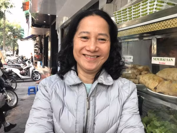 Chủ quán bún chả Hương Liên: ‘Cho bàn ghế ông Obama ngồi vào lồng kính là làm theo ý tưởng của khách’ ảnh 5