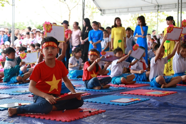 Học sinh tham dự “Rung chuông vàng” của trường Tiểu học Mai Thuỷ. Học sinh tham dự “Rung chuông vàng” của trường Tiểu học Mai Thuỷ.