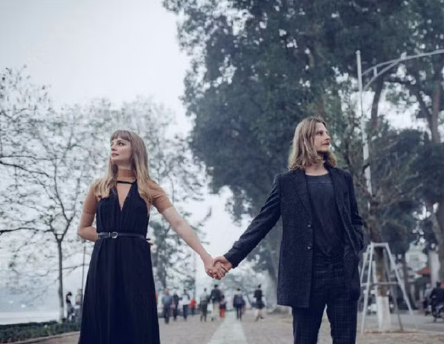 Bộ ảnh tình yêu đầy lãng mạn của cặp đôi nước ngoài chụp tại Hà Nội ảnh 10