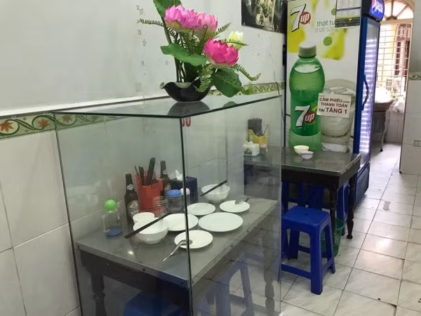 Chủ quán bún chả Hương Liên: ‘Cho bàn ghế ông Obama ngồi vào lồng kính là làm theo ý tưởng của khách’ ảnh 3