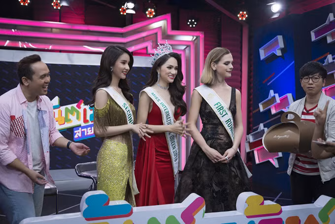 Chương trình đã dành tặng Hương Giang một món quà bất ngờ. Đó là đoạn video do ngôi sao The Face Thái Lan là Lukkade tự quay để chúc mừng cô đăng quang Hoa hậu.