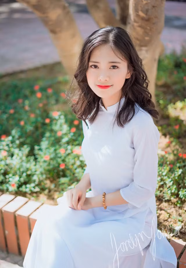 Nữ sinh xứ Nghệ xinh xắn, học giỏi, hát dân gian ngọt ngào ảnh 2