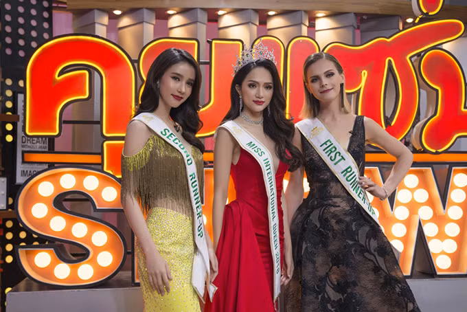 Hương Giang vẫn chưa xác định được ngày về Việt Nam vì lịch trình tham gia các hoạt động ở Thái Lan khá dày đặc.