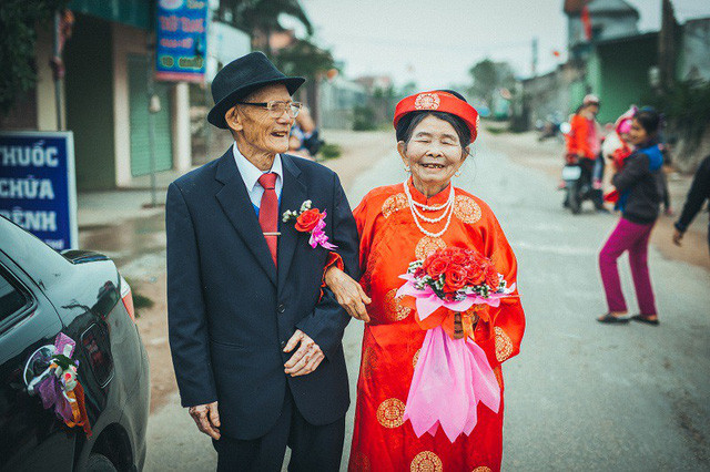Nhân vật chính của đám cưới đặc biệt ở Nghệ An khiến nhiều người ngưỡng mộ đó là cụ ông Văn Huy Quởng (sinh năm 1935) và cụ bà Nguyễn Thị Tiểm (sinh năm 1937).