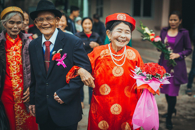 Bộ ảnh cưới kim cương của hai ông bà đã nắm tay qua 60 mùa xuân ảnh 12