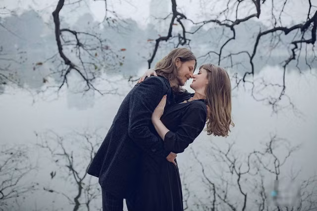 Hà Nội là một trong những địa điểm được hầu hết du khách nước ngoài ghé thăm khi tới du lịch tại Việt Nam. Mỗi góc nhỏ, từng con phố đều mang một nét đẹp riêng được lòng du khách.