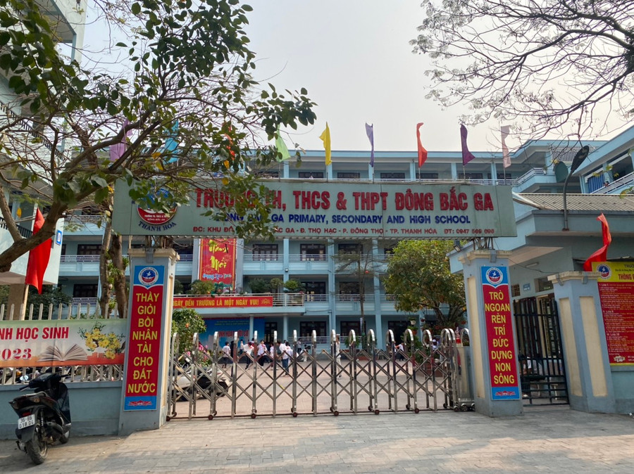 Trường liên cấp Tiểu học, Trung học Cơ sở và Trung học Phổ thông Đông Bắc Ga - nơi xảy ra sự việc. (Ảnh: NT).